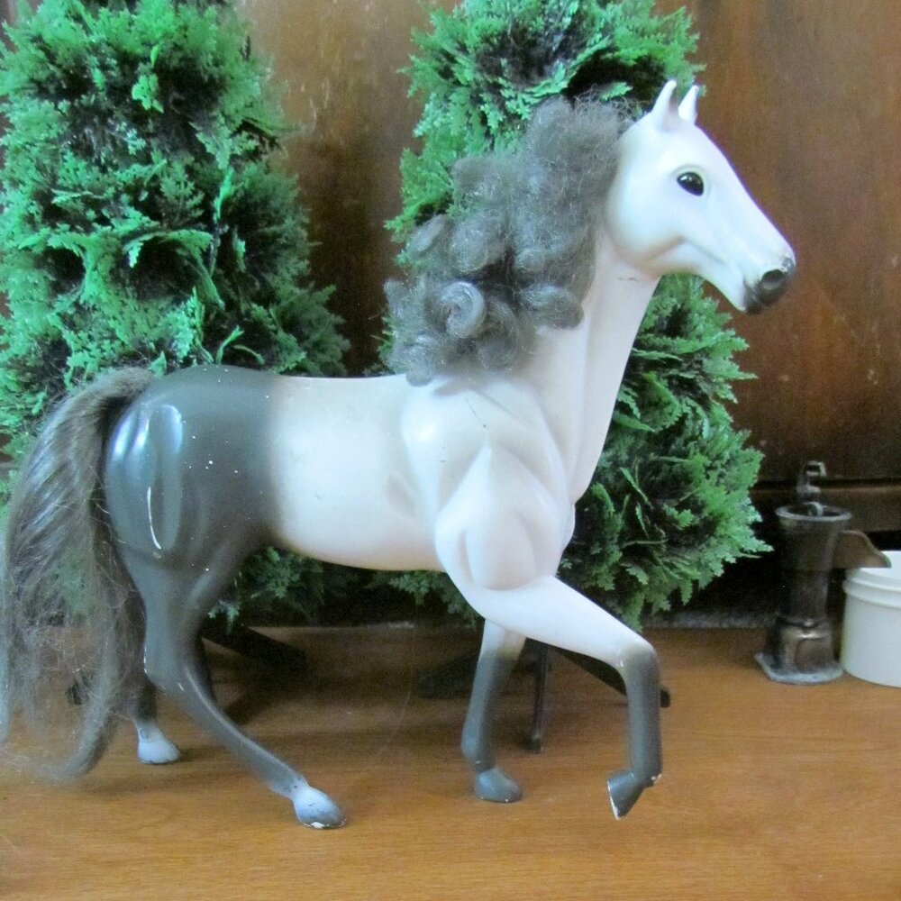 KID KORE HORSE, APALOOSA w CURLY GRAY MANE, LONG TAIL, 1994, 7 3/4" TALL